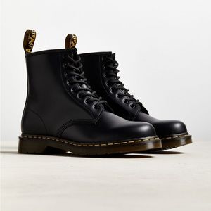 Dr. Martens Core 1460 8-Eye Boot